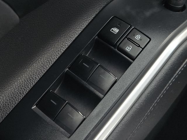 Used 2023 Toyota Highlander XLE FWD image 28