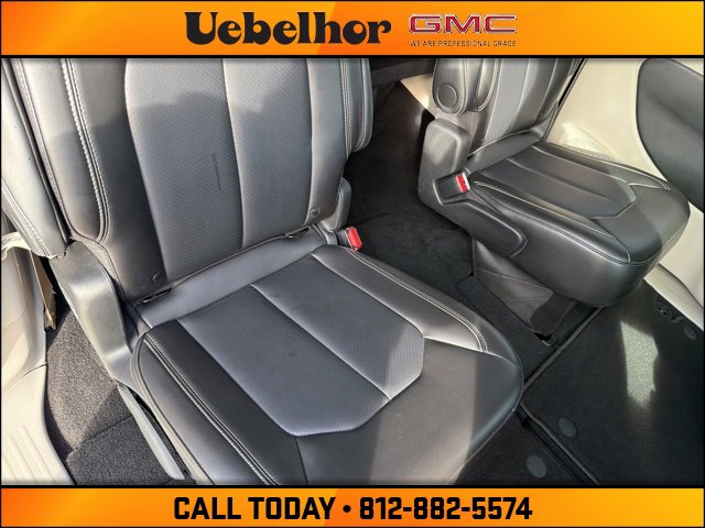 Used 2024 Chrysler Pacifica Touring-L image 6