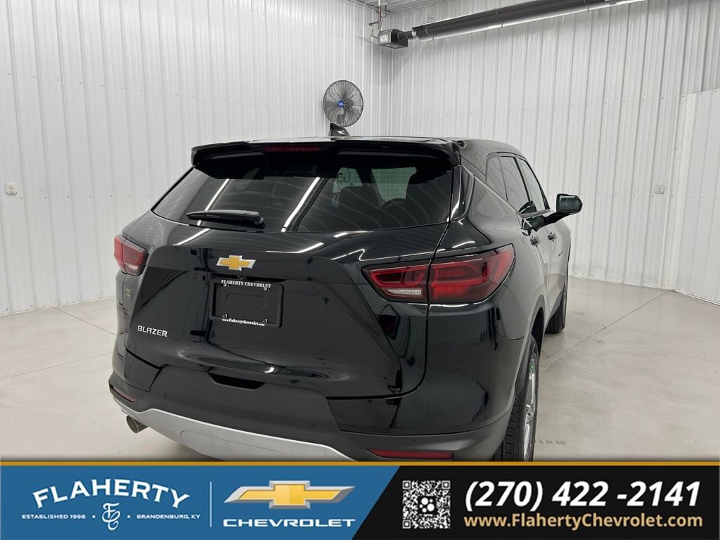 Used 2026 Chevrolet Blazer LT FWD image 3