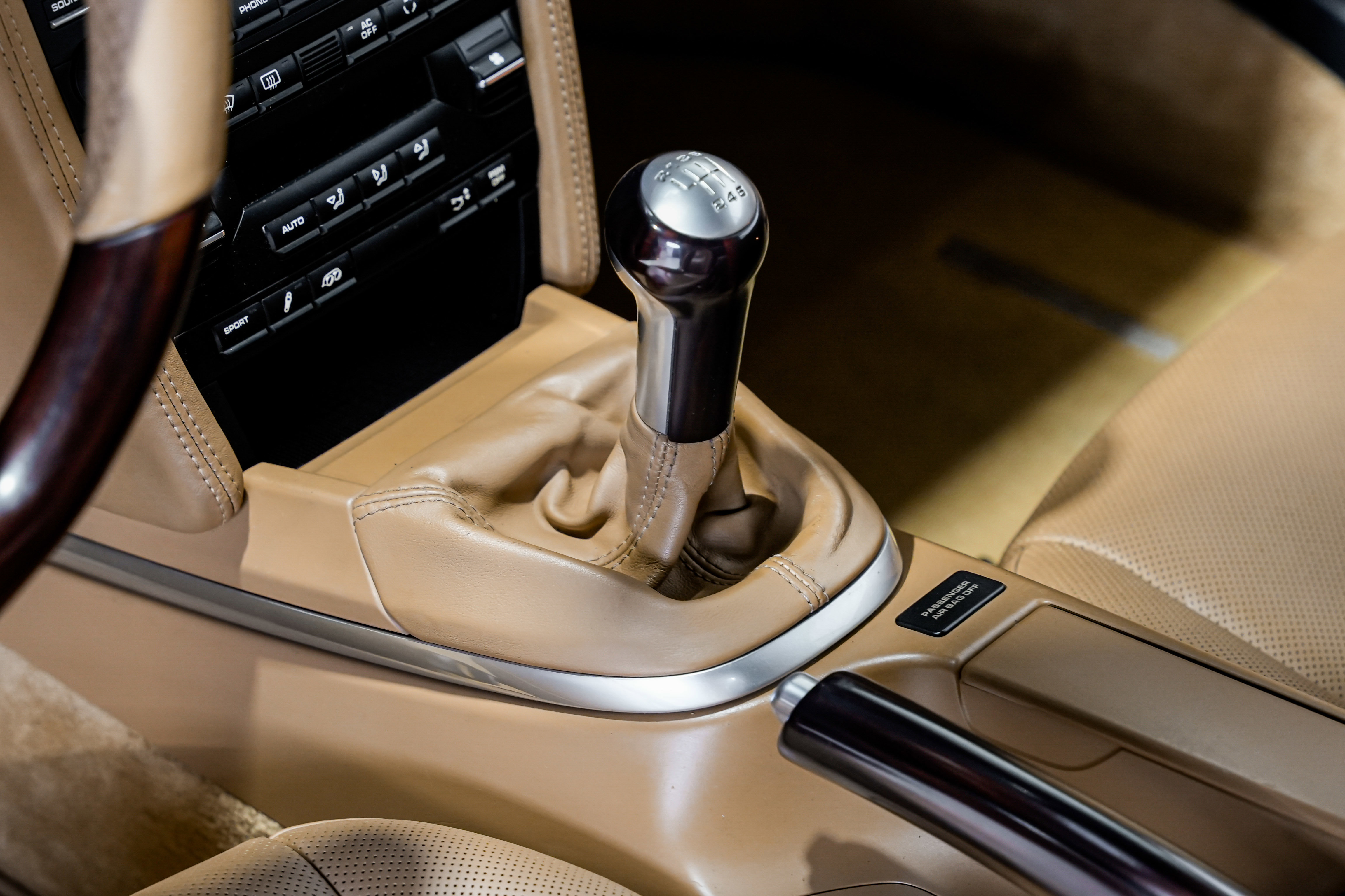 Used 2010 Porsche 911 Carrera 4S image 6