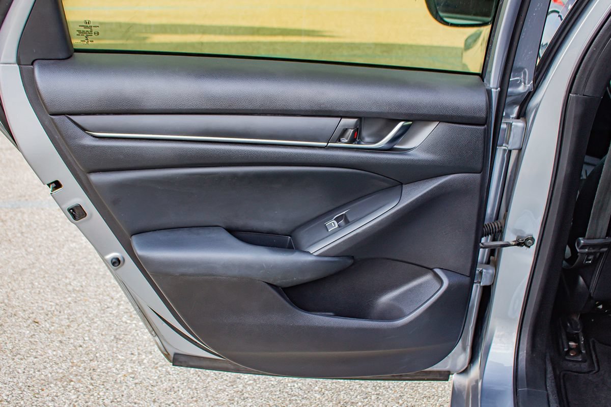 Used 2018 Honda Accord Sport image 16