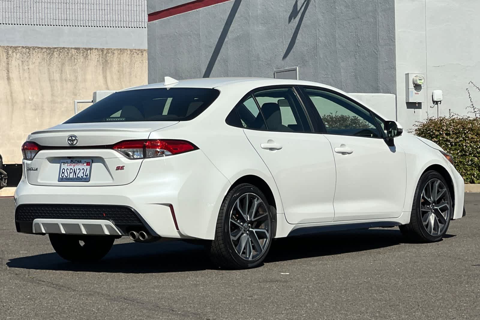 Used 2021 Toyota Corolla SE w/ SE Premium Package FWD image 2