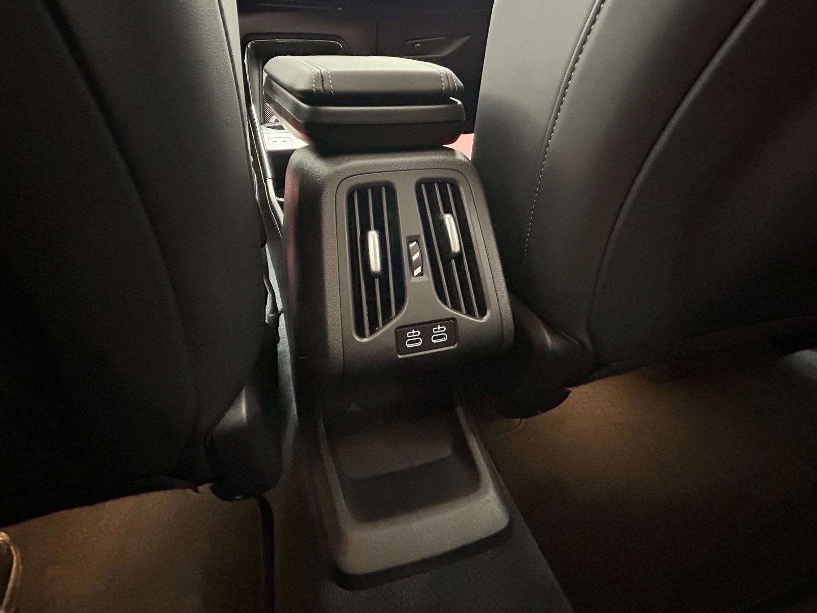 Used 2025 BMW X1 xDrive28i w/ Technology Package image 33