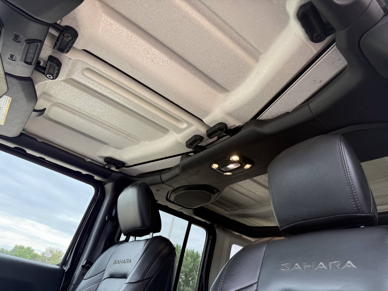 Used 2019 Jeep Wrangler Unlimited Sahara w/ Uconnect 4C Nav & Sound Group AWD/4WD image 15