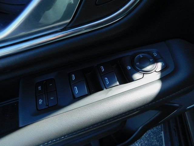 Used 2023 Chevrolet Suburban LT image 29