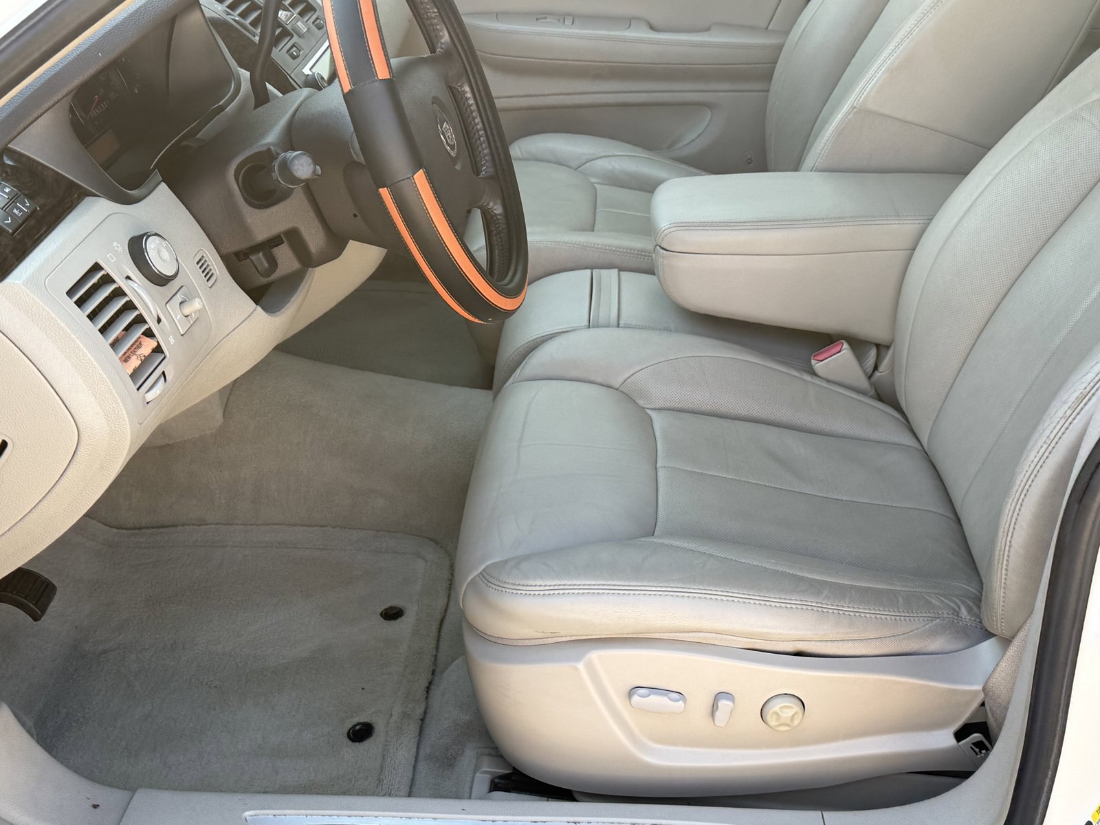 Used 2008 Cadillac DTS FWD image 18