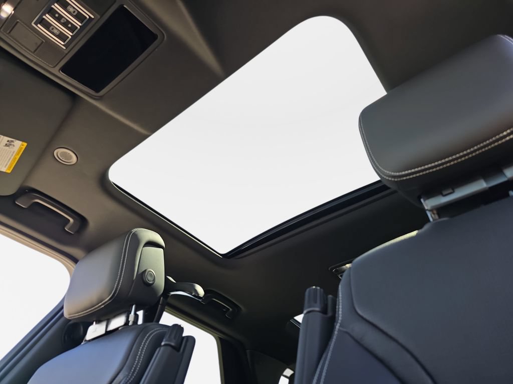 New 2026 Land Rover Discovery S AWD/4WD image 32
