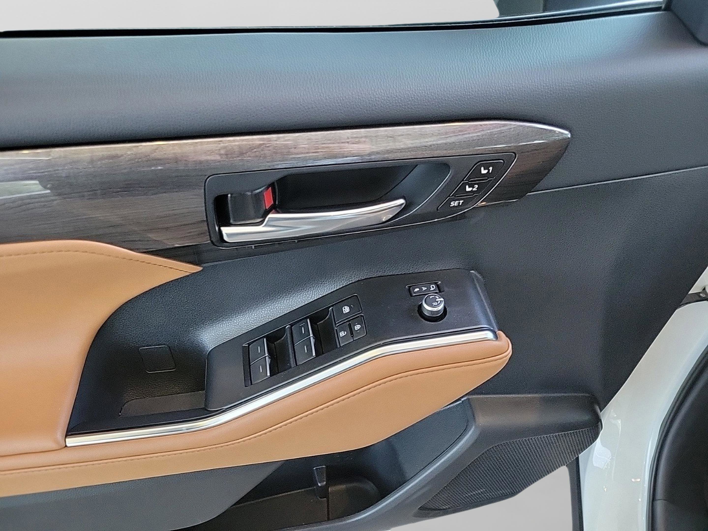 Used 2024 Toyota Highlander Platinum image 29