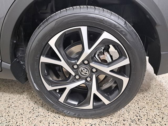 Used 2018 Toyota C-HR XLE image 8