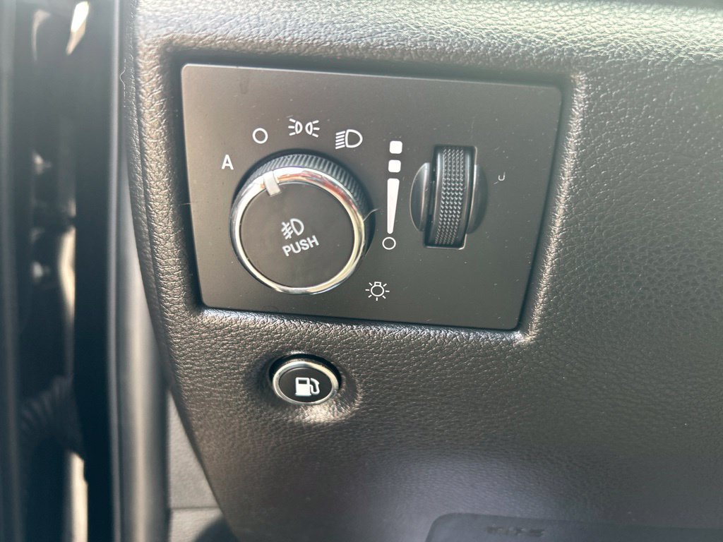 Used 2020 Jeep Grand Cherokee Laredo AWD/4WD image 19