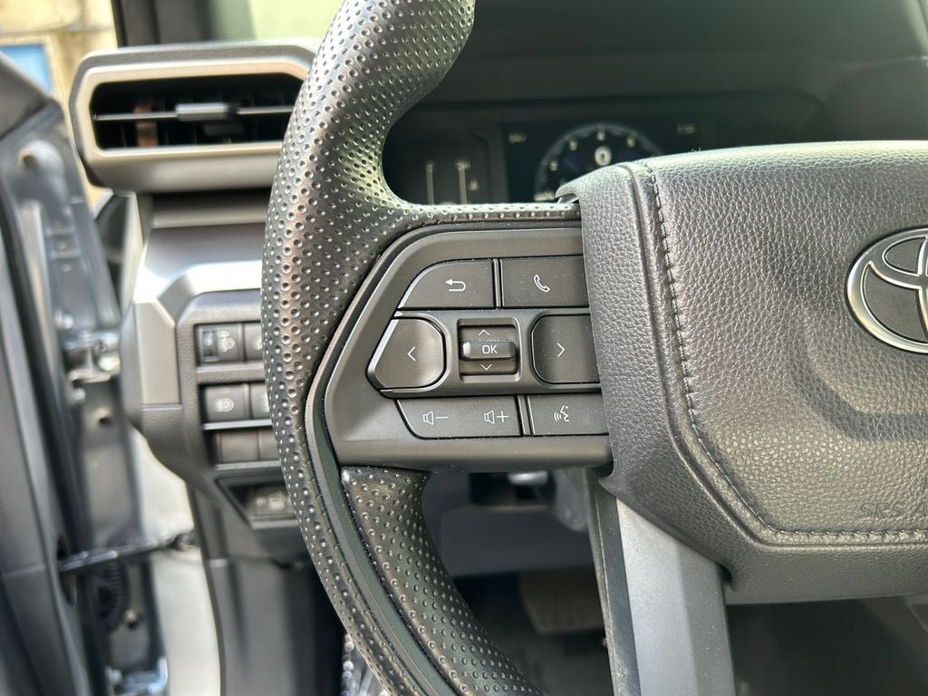 Used 2025 Toyota Tacoma SR5 AWD/4WD image 15