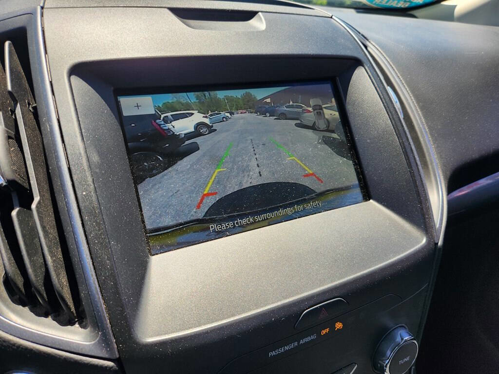 Used 2020 Ford Edge SE AWD/4WD image 16