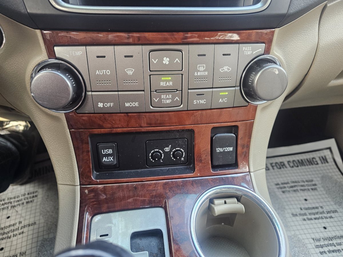 Used 2013 Toyota Highlander Limited FWD image 21