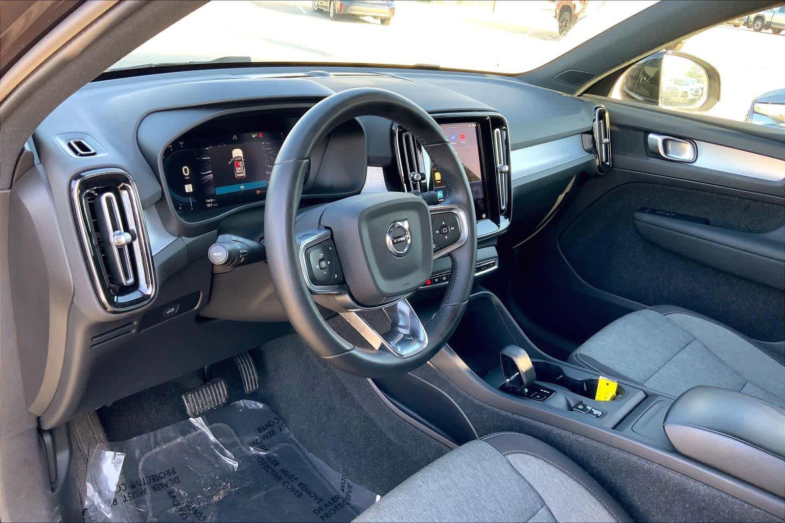 Used 2024 Volvo XC40 B5 Core AWD/4WD image 17