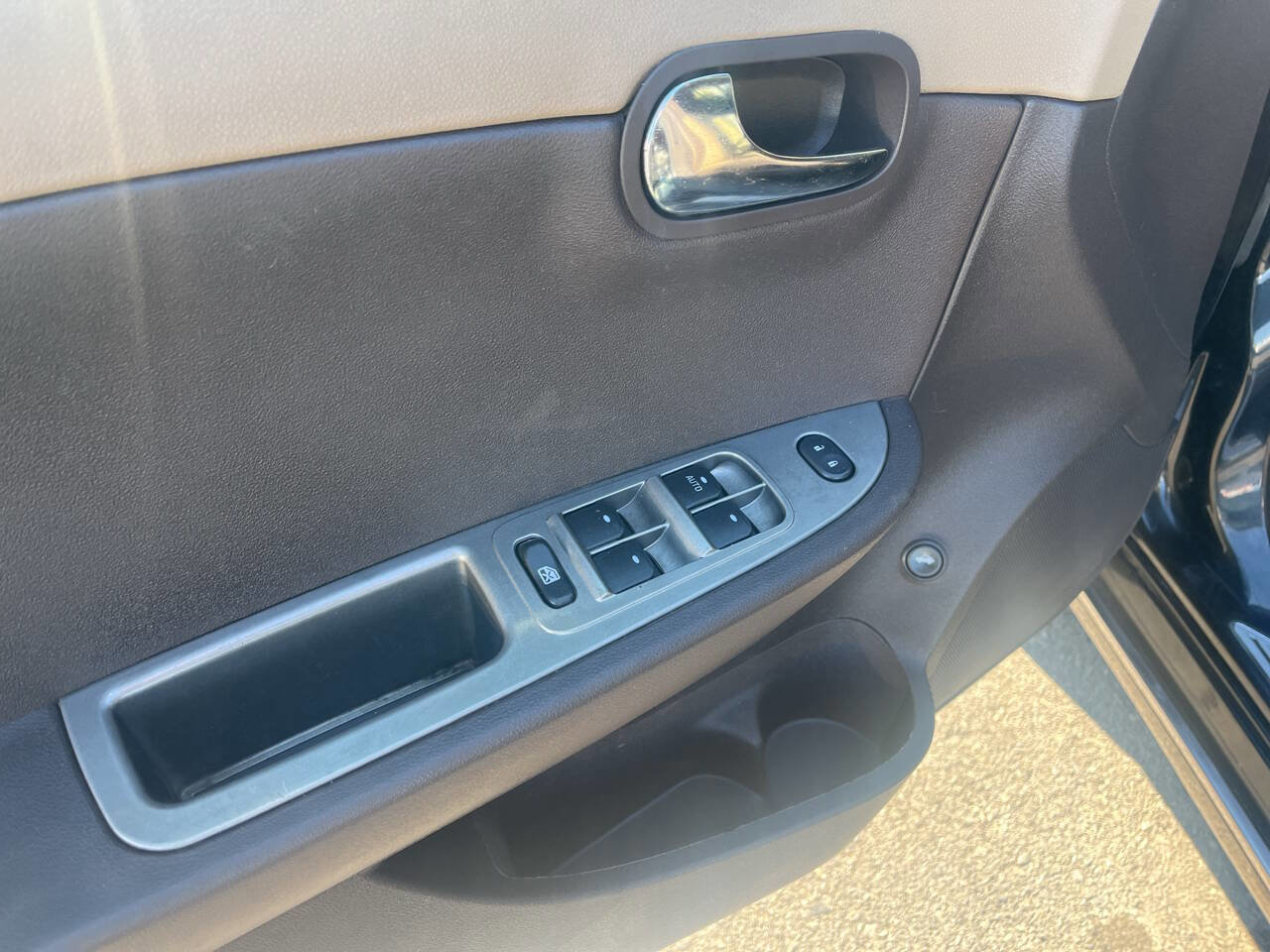 Used 2009 Chevrolet Malibu LTZ w/ HFV6 Engine Package image 14