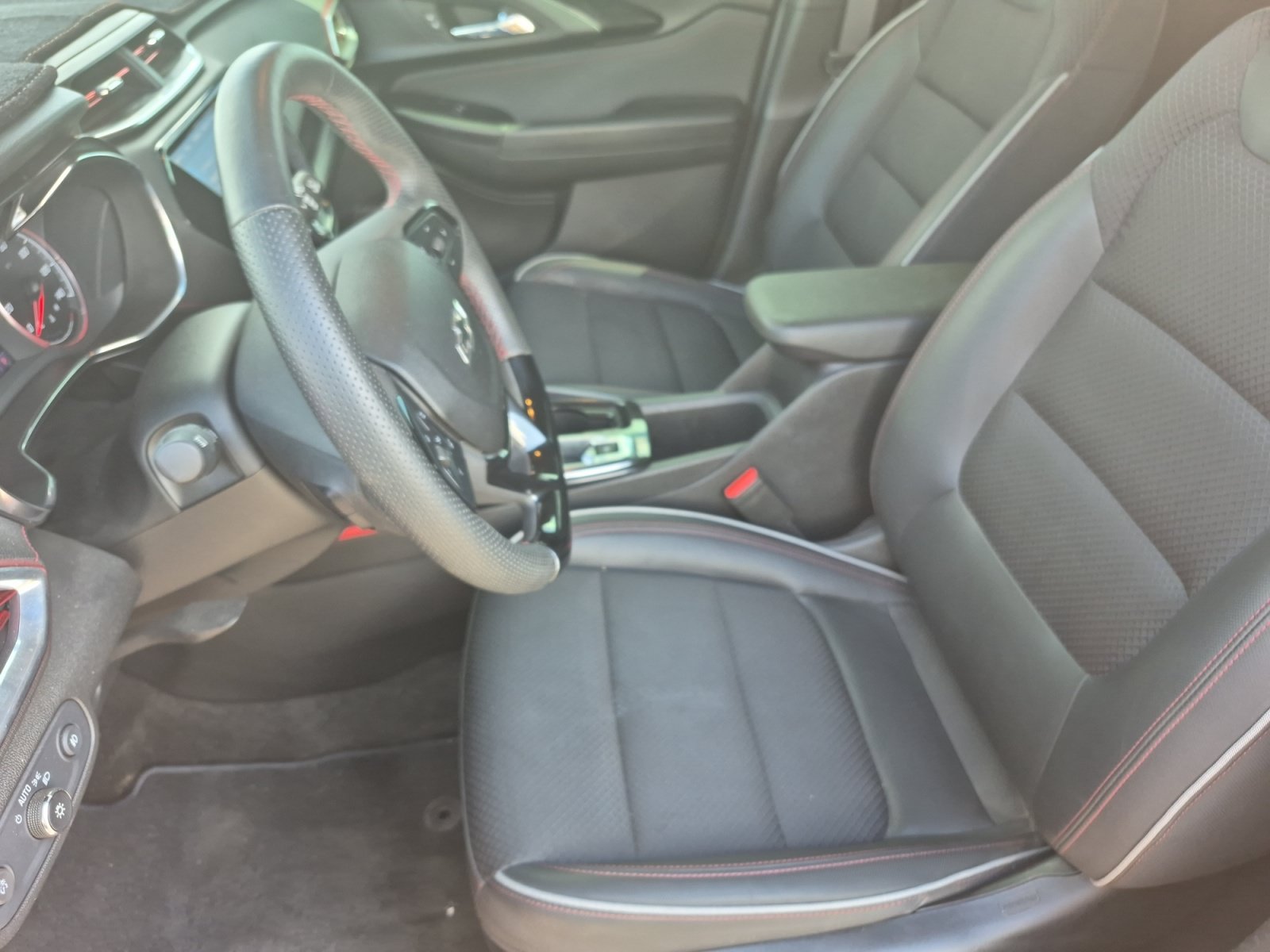 Used 2022 Chevrolet TrailBlazer RS w/ Sun and Liftgate Package FWD image 17