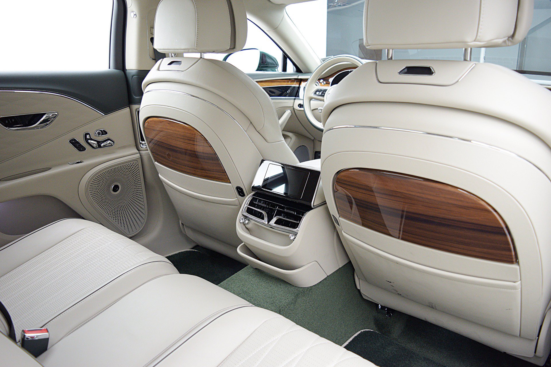 Certified 2022 Bentley Flying Spur V8 AWD/4WD image 34