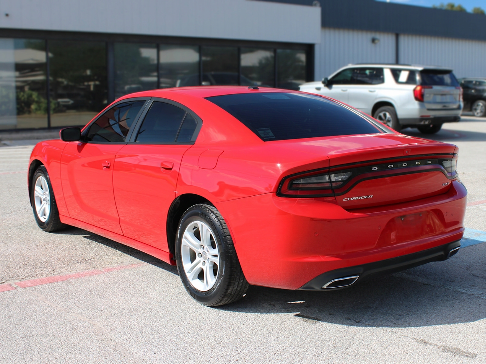 Used 2018 Dodge Charger SXT RWD image 4