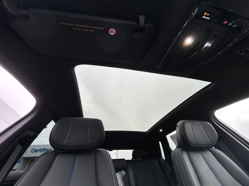 Used 2025 Cadillac Lyriq Sport image 27