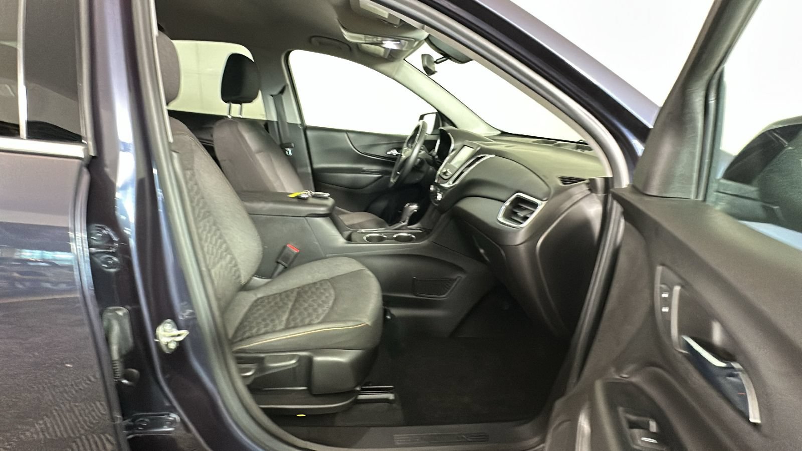 Used 2018 Chevrolet Equinox LT AWD/4WD image 32