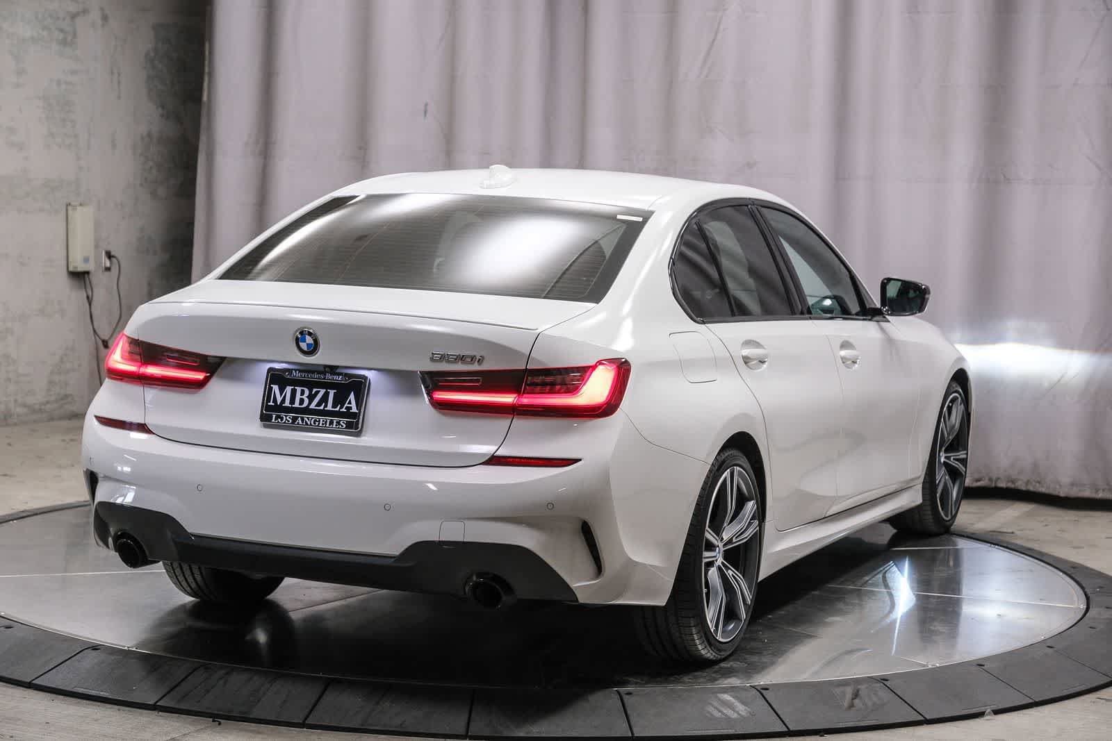 Used 2022 BMW 330i Sedan w/ M Sport Package RWD image 4