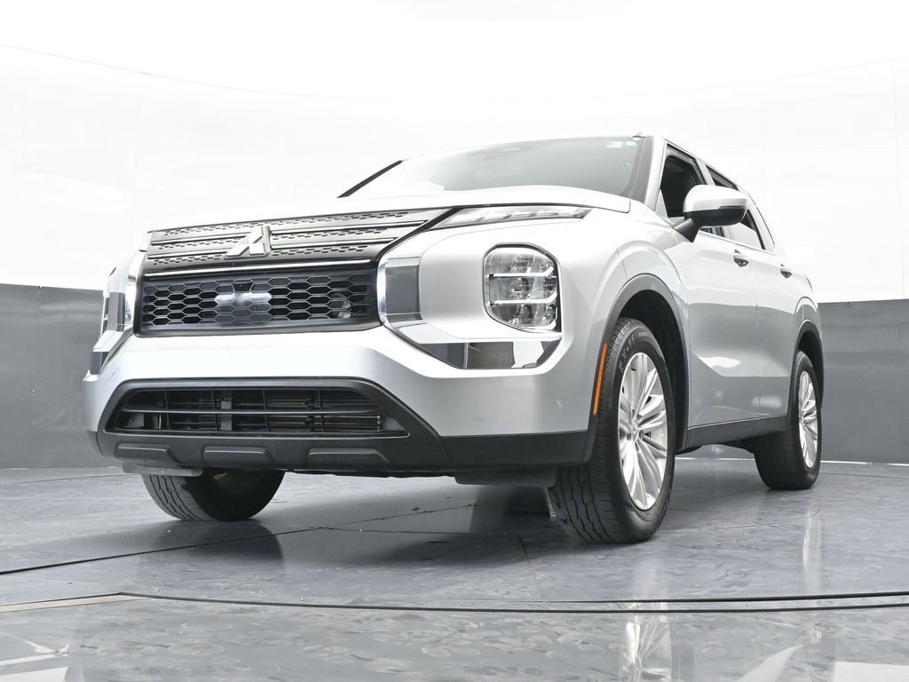 Used 2024 Mitsubishi Outlander ES image 19