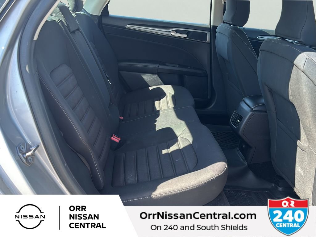 Used 2018 Ford Fusion SE w/ Fusion SE Technology Package FWD image 13