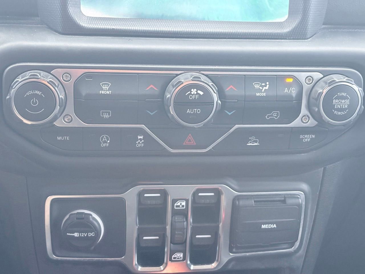 Used 2020 Jeep Gladiator Overland AWD/4WD image 12