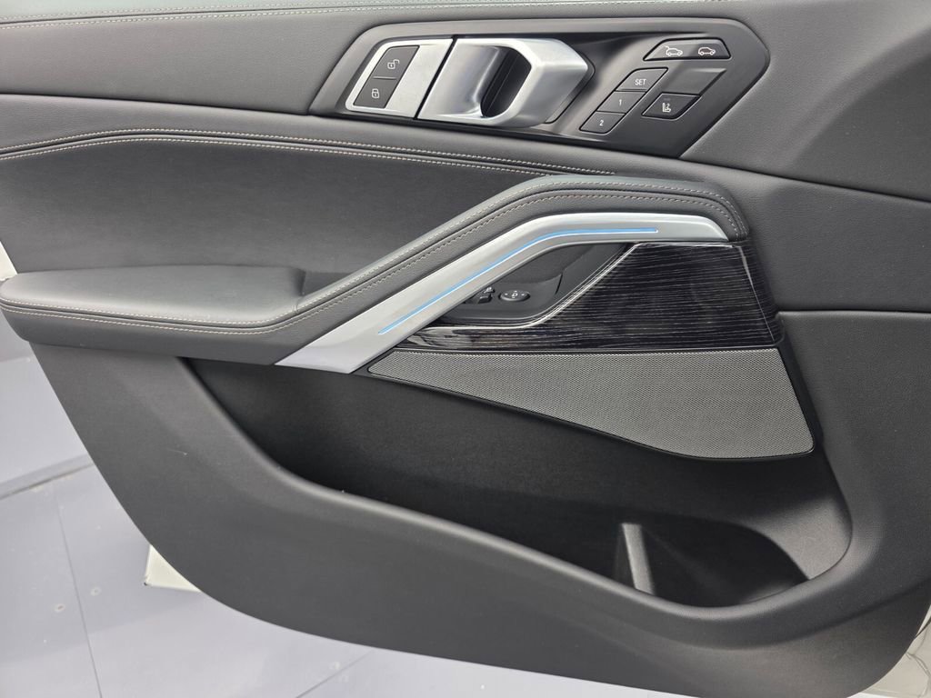 Used 2025 BMW X6 xDrive40i AWD/4WD image 26