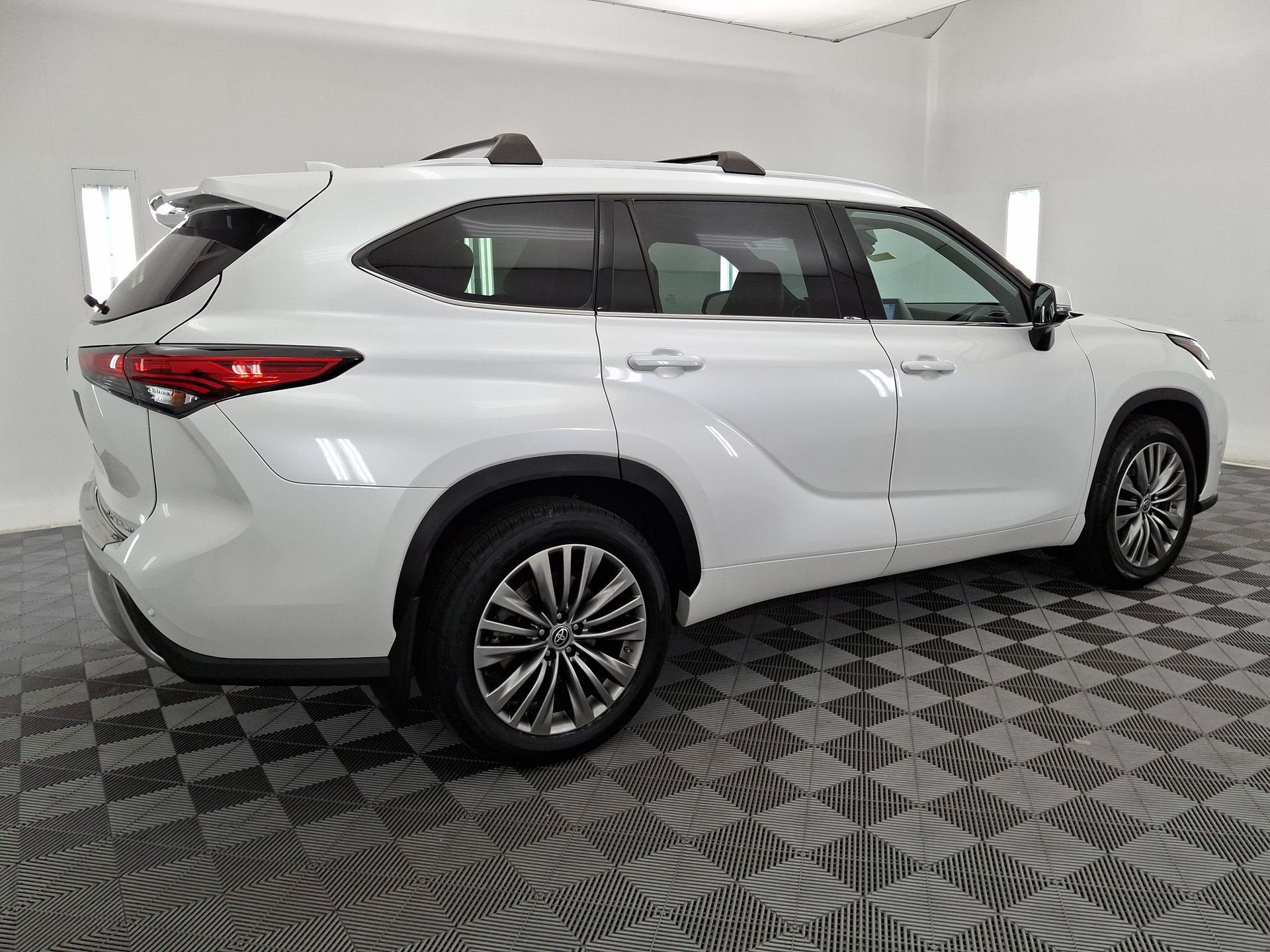 Used 2022 Toyota Highlander Platinum AWD/4WD image 26