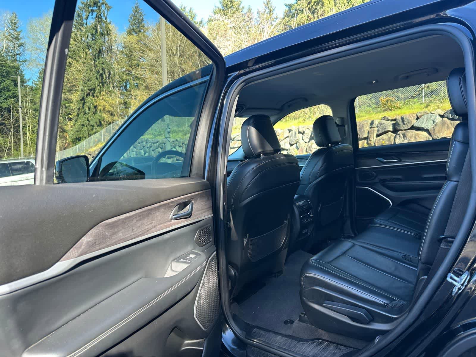 Used 2021 Jeep Grand Cherokee L Limited w/ Trailer Tow Group (B) AWD/4WD image 12