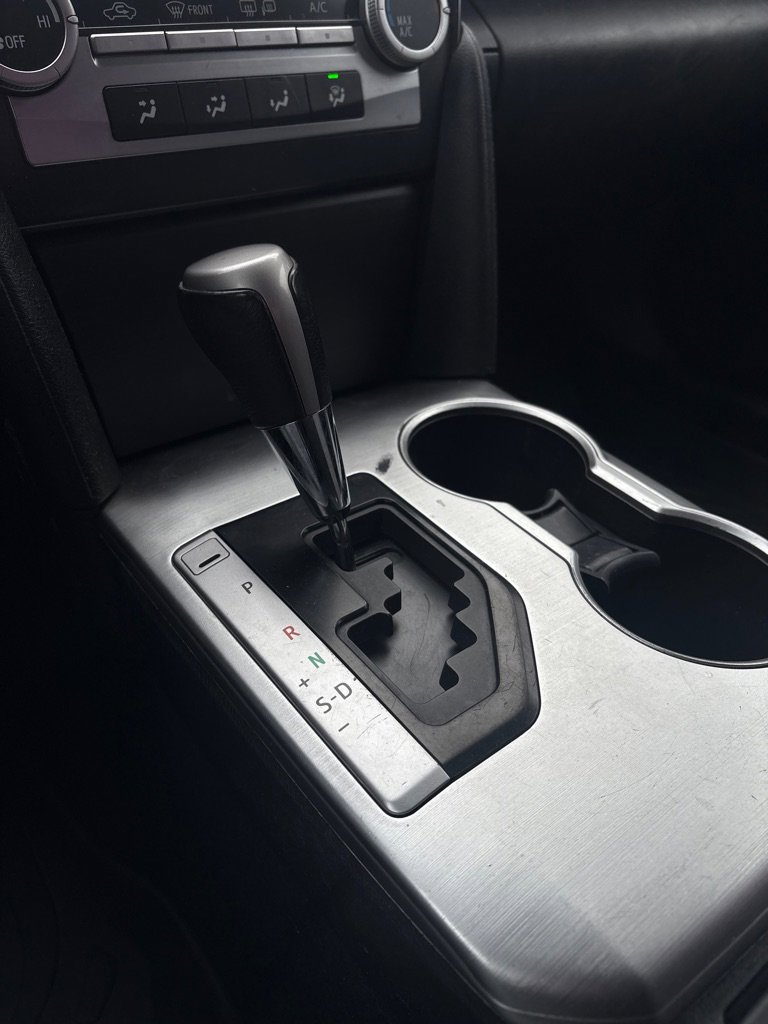 Used 2014 Toyota Camry SE image 14