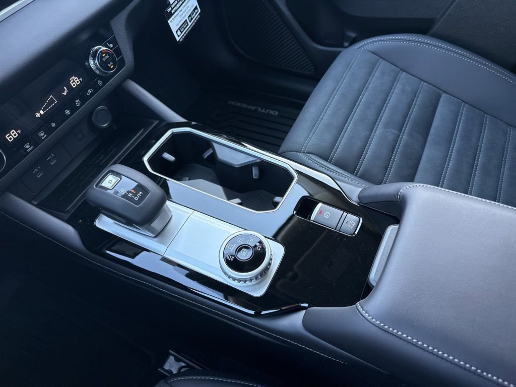 New 2026 Mitsubishi Outlander SE image 19