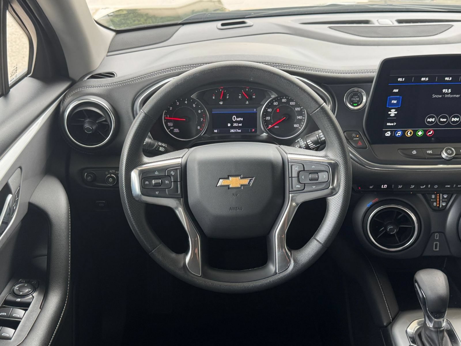 Used 2025 Chevrolet Blazer LT FWD image 29