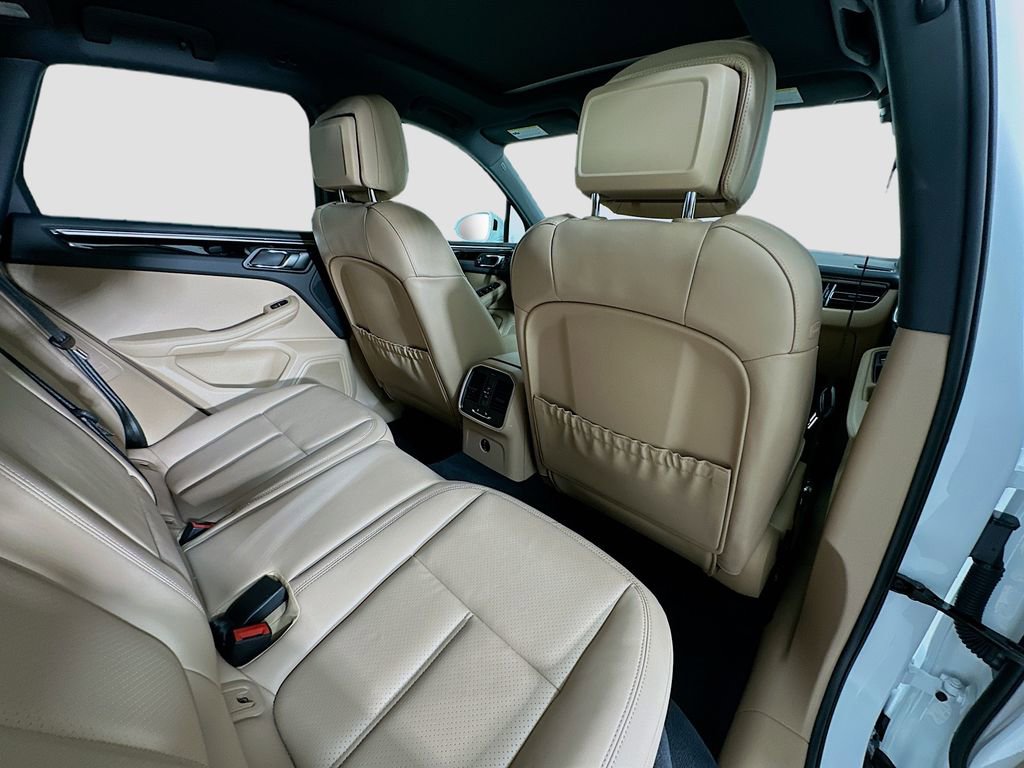 Used 2025 Porsche Macan image 30