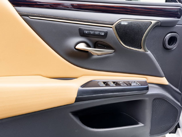 Used 2021 Lexus ES 300h w/ Premium Package FWD image 12