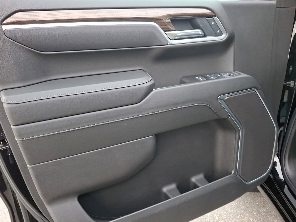 Used 2025 Chevrolet Silverado 1500 LT image 12