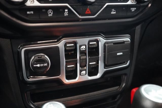 Used 2022 Jeep Wrangler Unlimited Sahara image 29