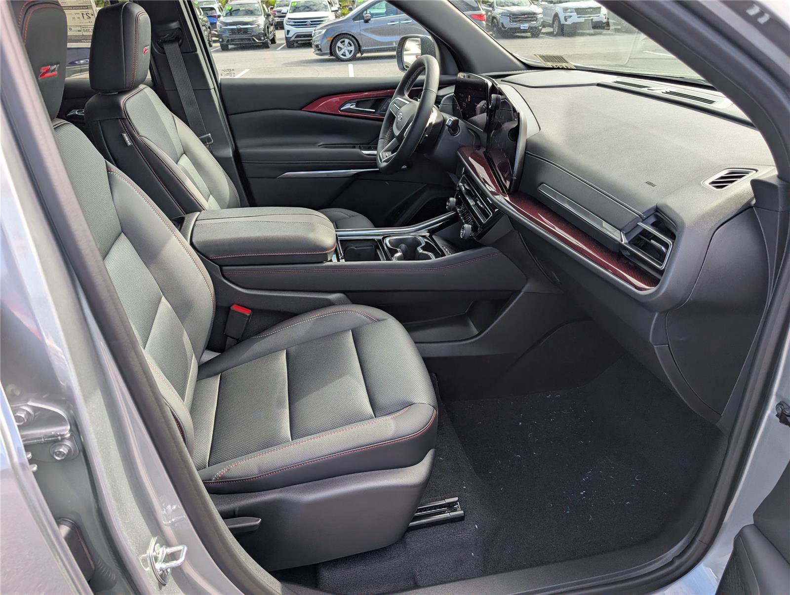 New 2026 Chevrolet Traverse Z71 w/ LPO, Floor Liner Package AWD/4WD image 7