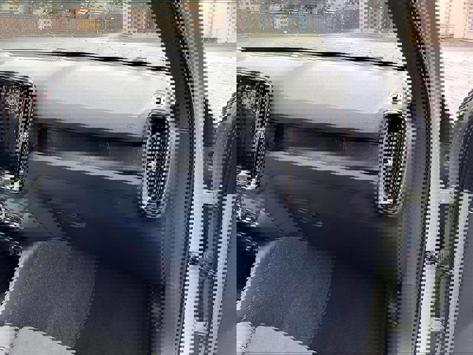 Used 2023 Volvo C40 P8 Recharge Ultimate image 19