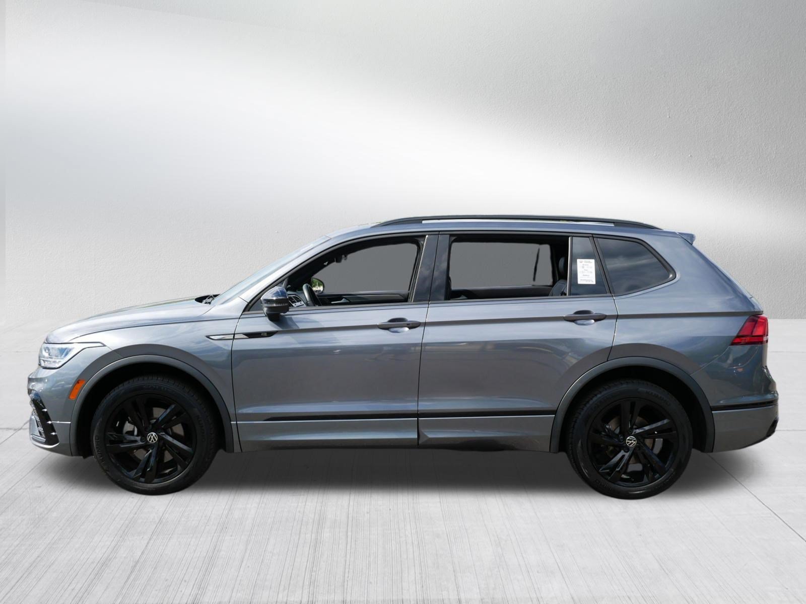 Certified 2023 Volkswagen Tiguan SE R-Line AWD/4WD image 4