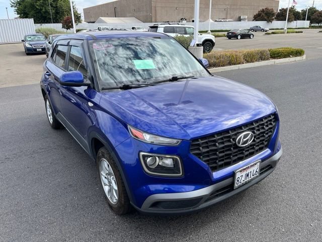 Used 2022 Hyundai Venue SE FWD image 2