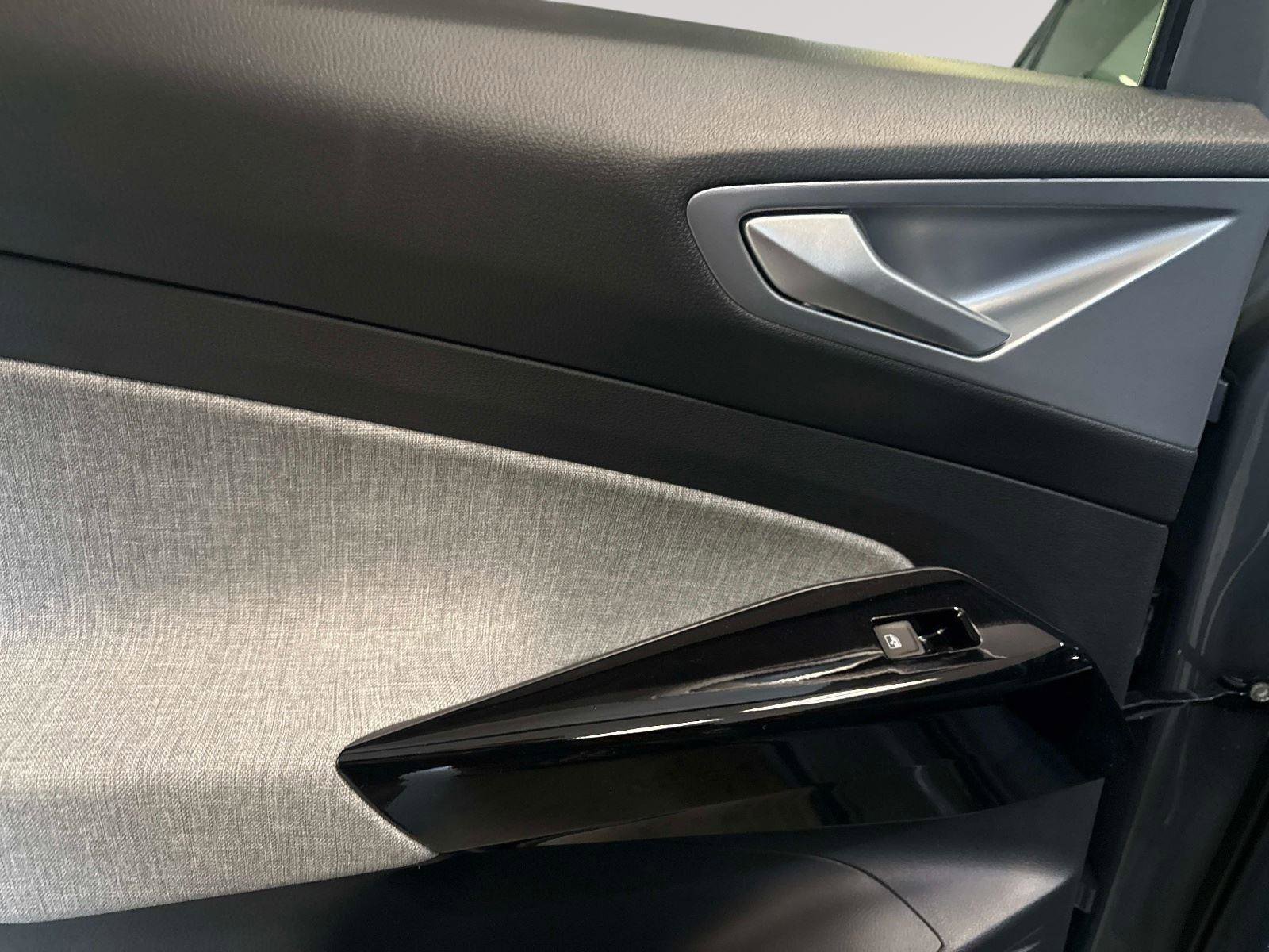 New 2025 Volkswagen ID.4 Pro AWD/4WD image 12