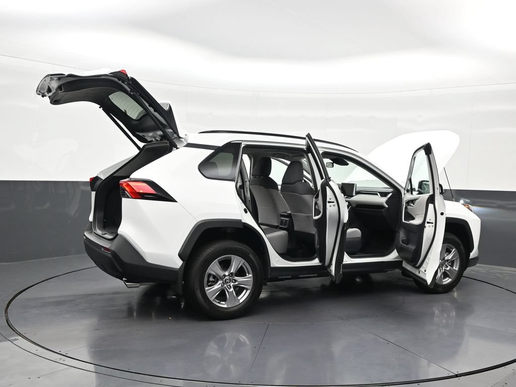 Used 2025 Toyota RAV4 XLE w/ Convenience Package FWD image 31