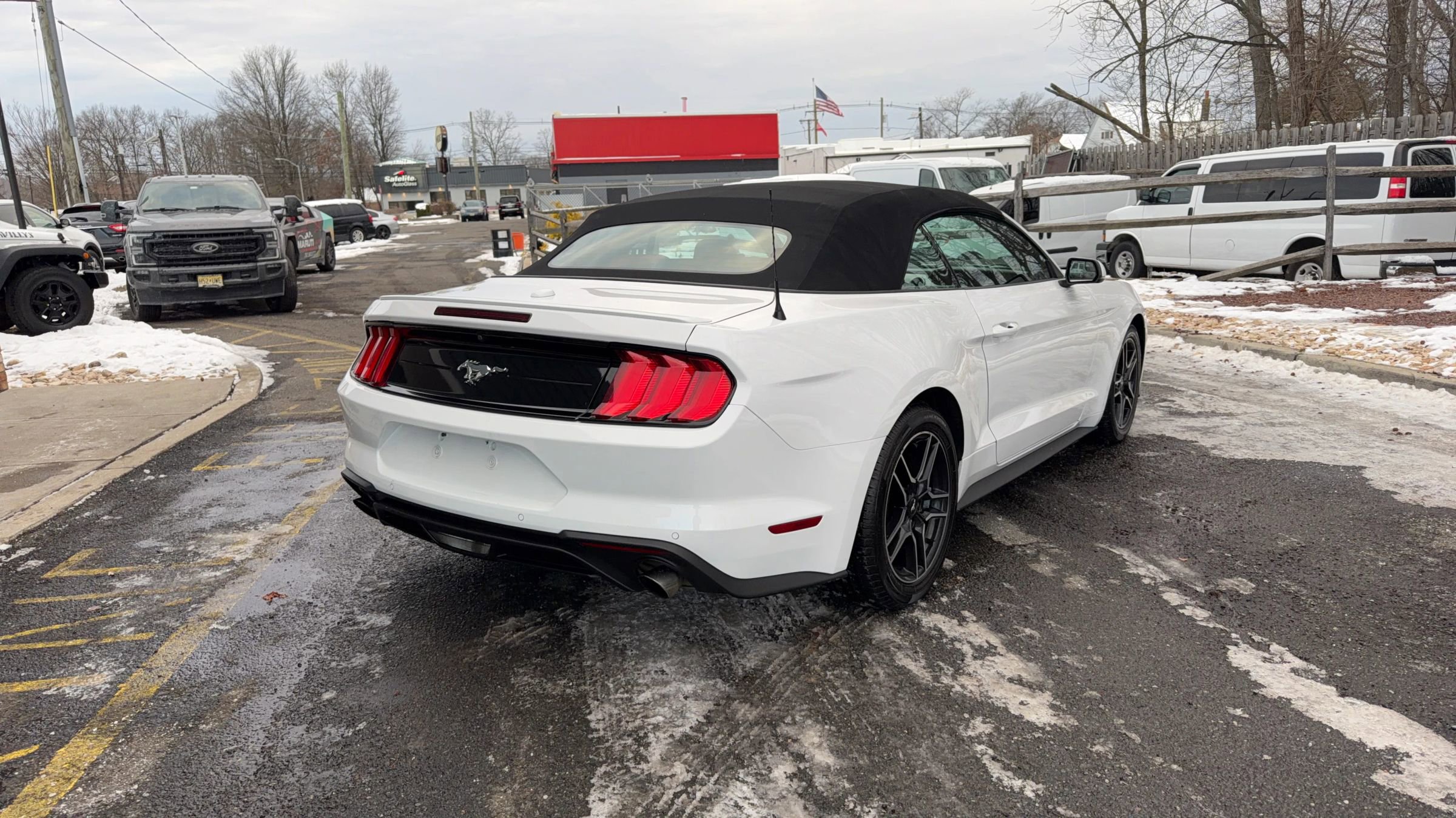 Used 2020 Ford Mustang Premium image 5