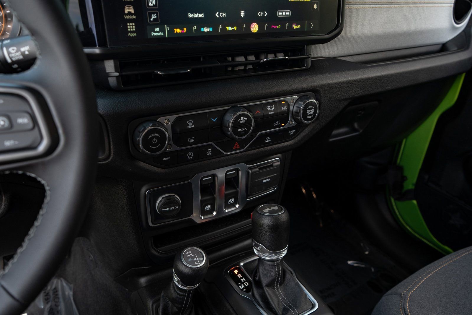 Used 2025 Jeep Wrangler Sport image 23