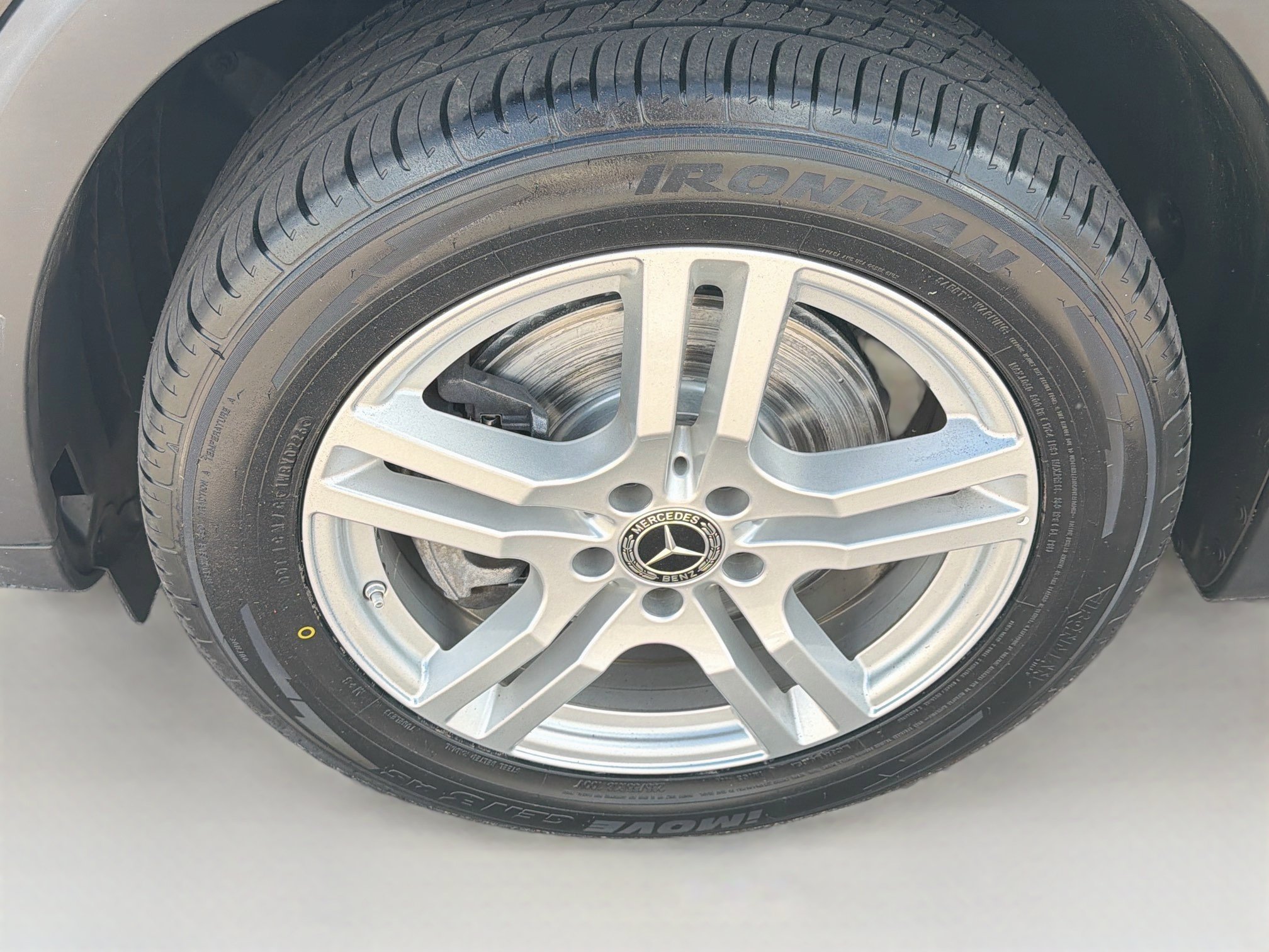 Used 2023 Mercedes-Benz GLB 250 4MATIC w/ Premium Package image 11