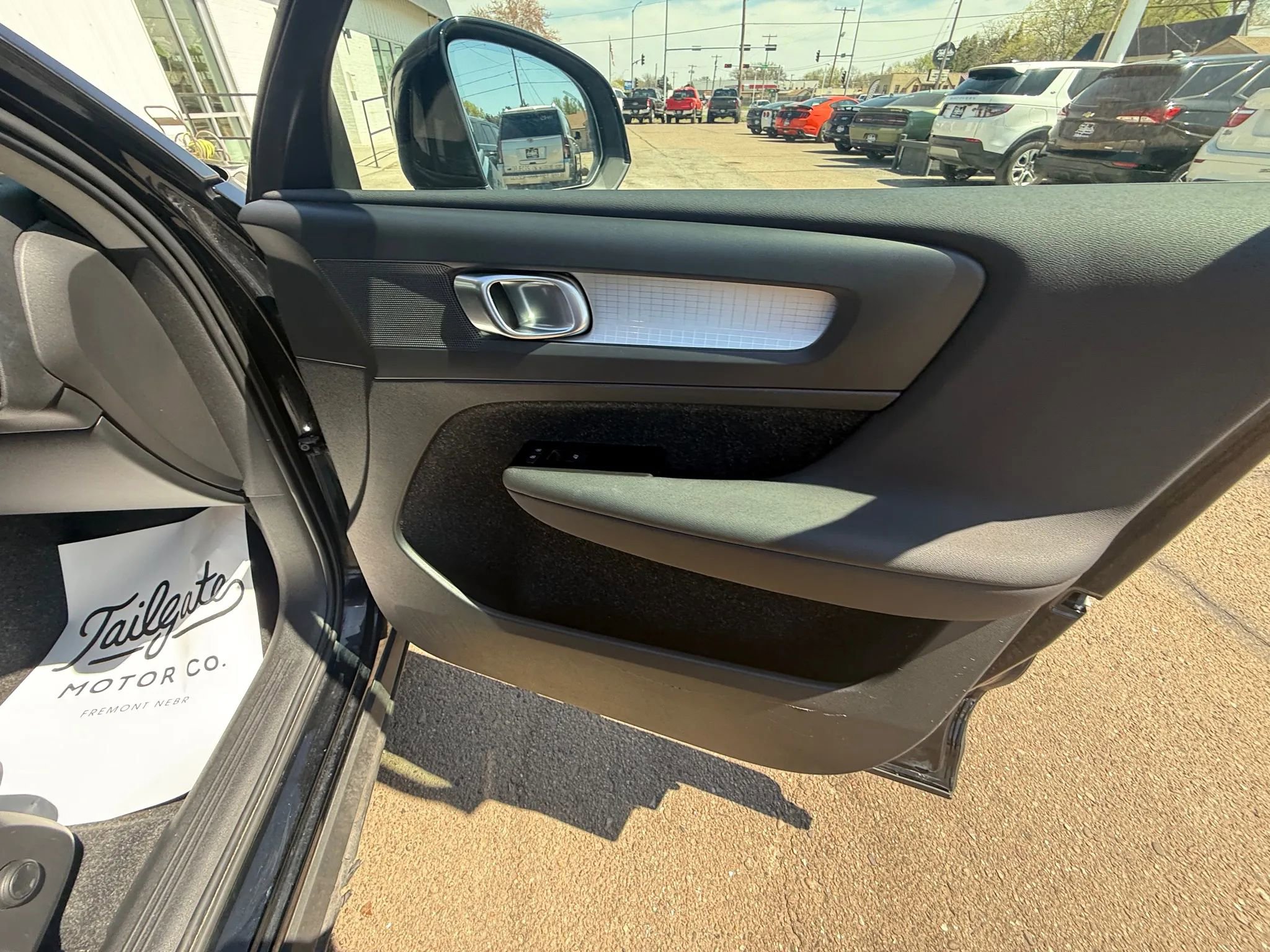 Used 2021 Volvo XC40 T4 Momentum image 11