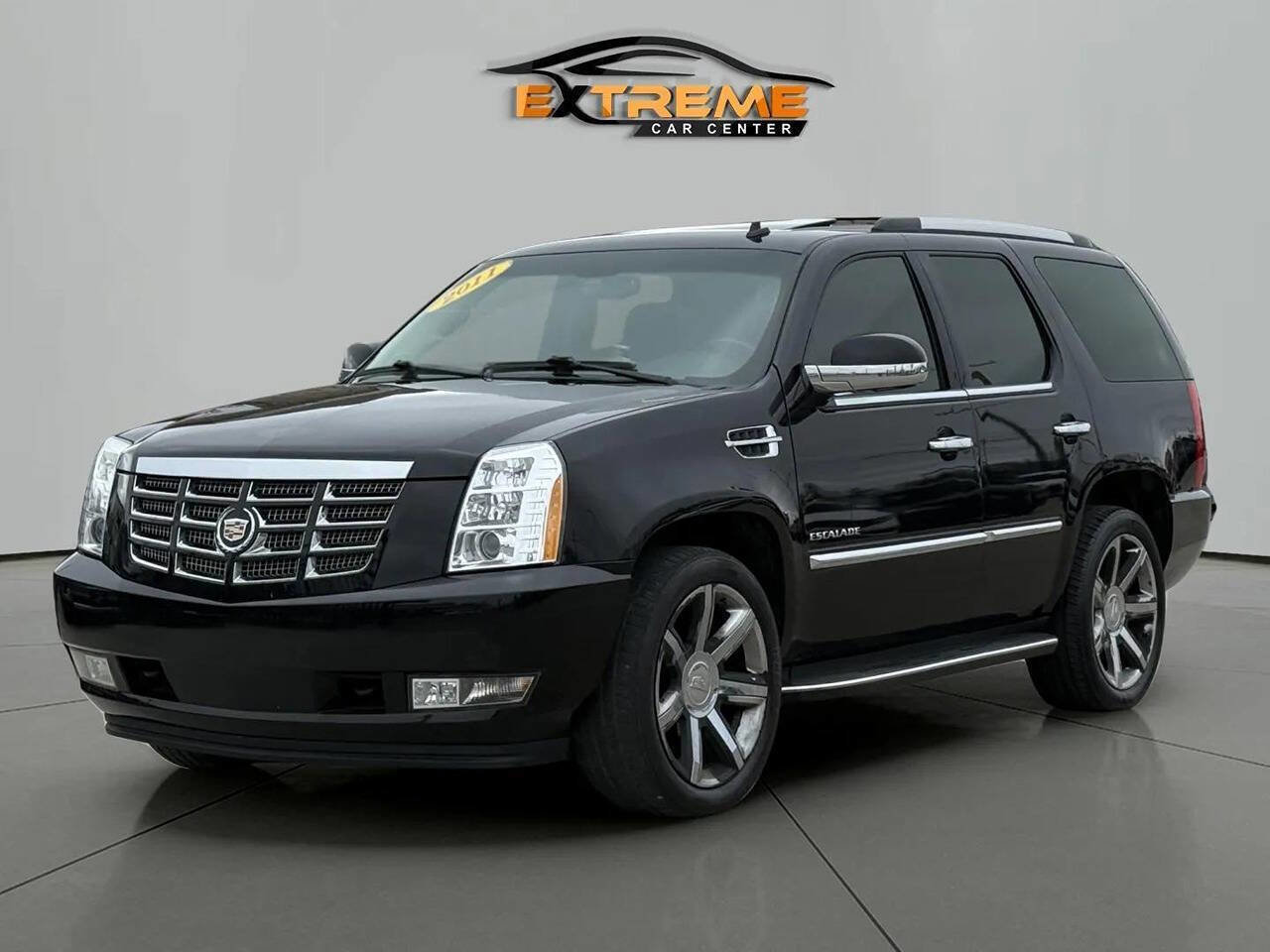 Used 2011 Cadillac Escalade Luxury AWD/4WD image 2