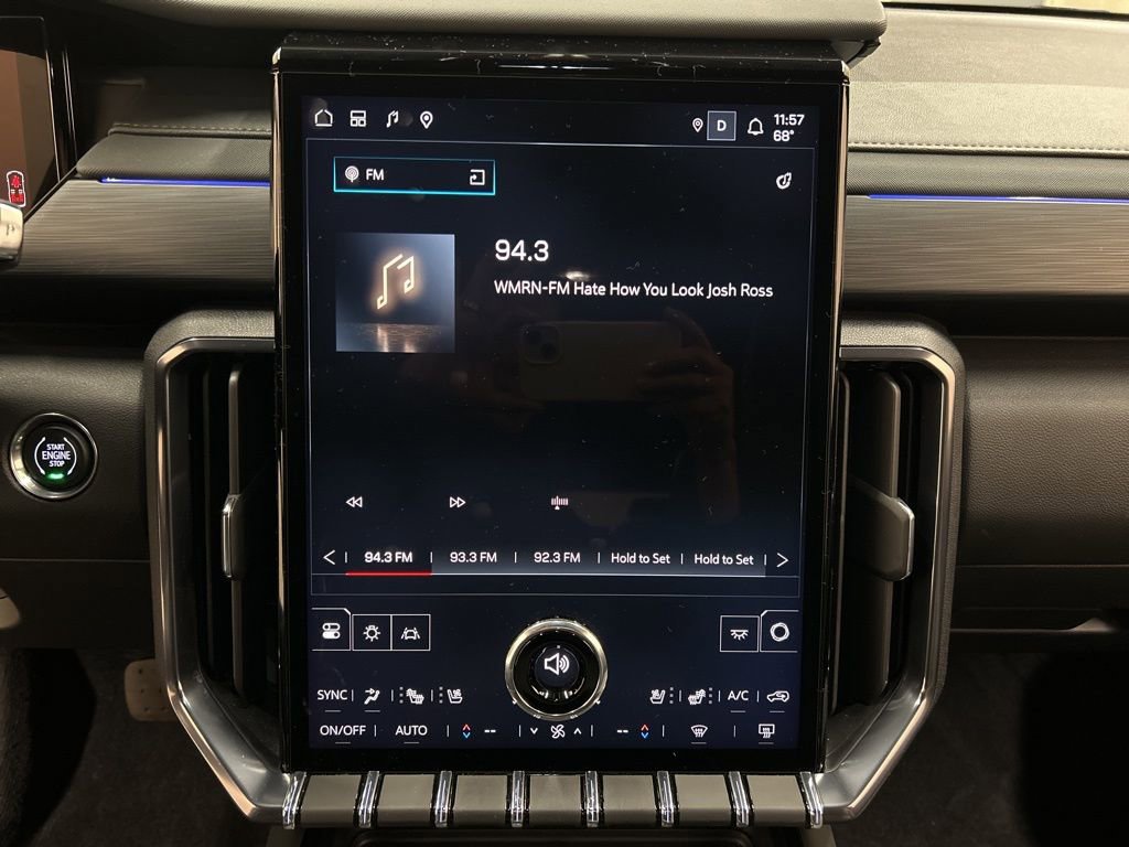 Used 2024 GMC Acadia AT4 w/ Luxury Package image 26